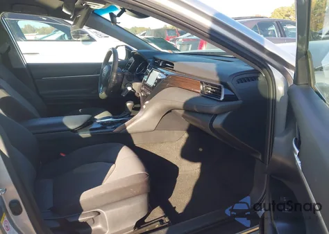 2019 Toyota Camry Le z USA, uszkodzony, nr VIN 4T1B11HK5KU223823